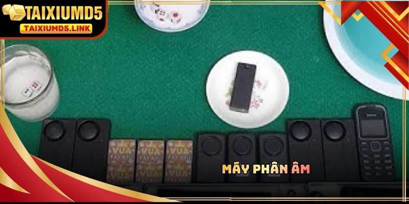 Thiết bị thu âm thanh xúc xắc để phân tích kết quả tài xỉu bịp